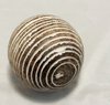 Deko - Holzball 7x7 cm braun/weiß shabby Strich-Linien Natur